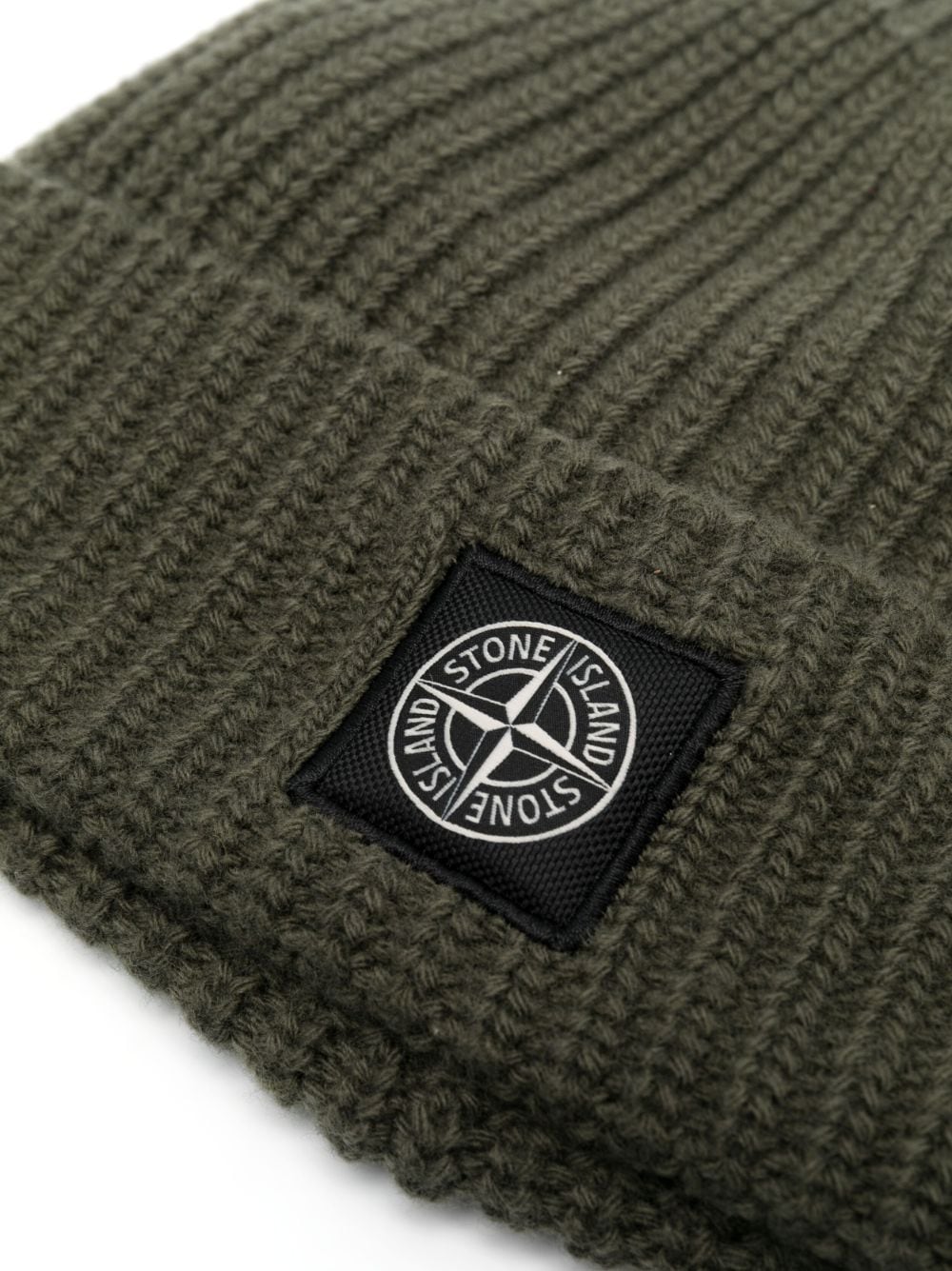 Stone Island Bonnet Olive à patch logo