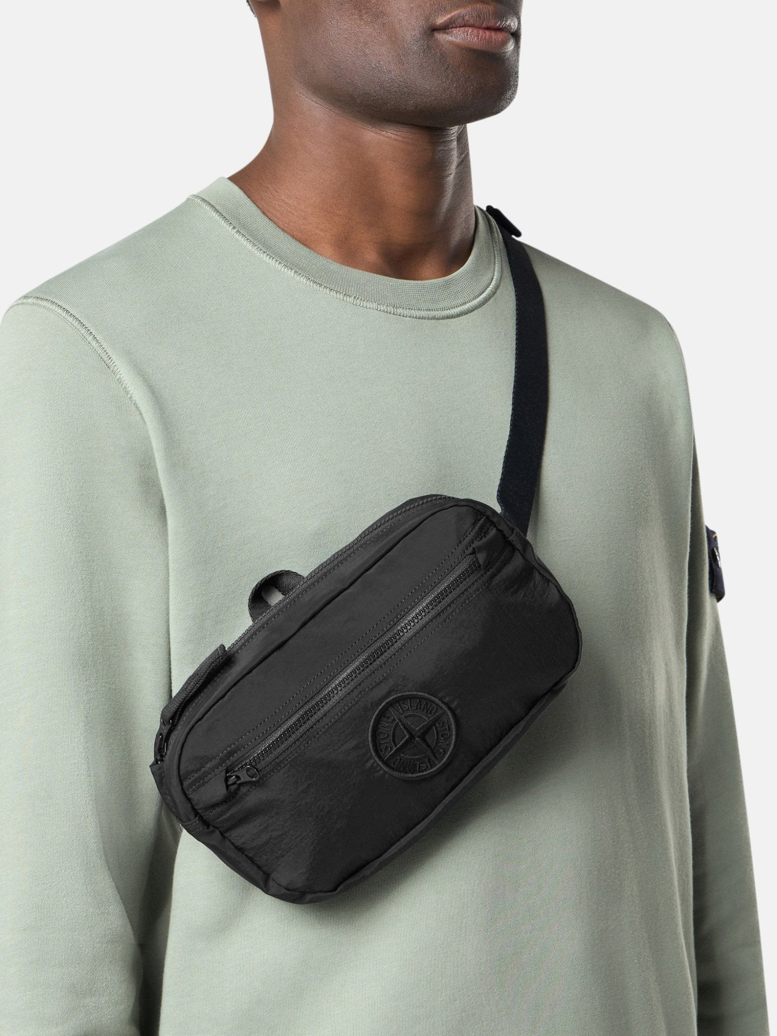 STONE ISLAND - Sac banane rembourré et zippé à poches Noir
