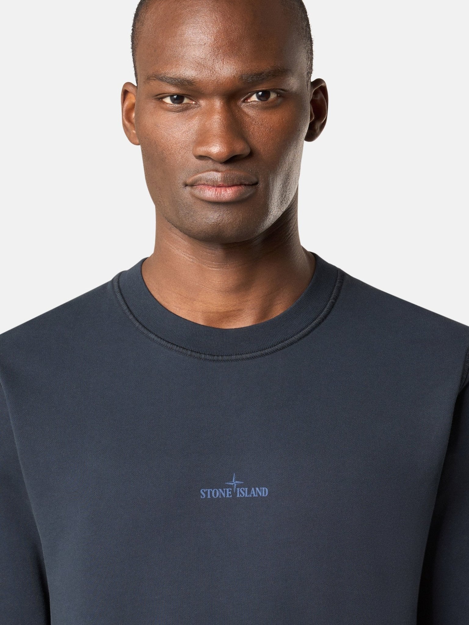 STONE ISLAND - Sweat-shirt ras-du-cou avec imprimé « Institutional Five » Bleu marine